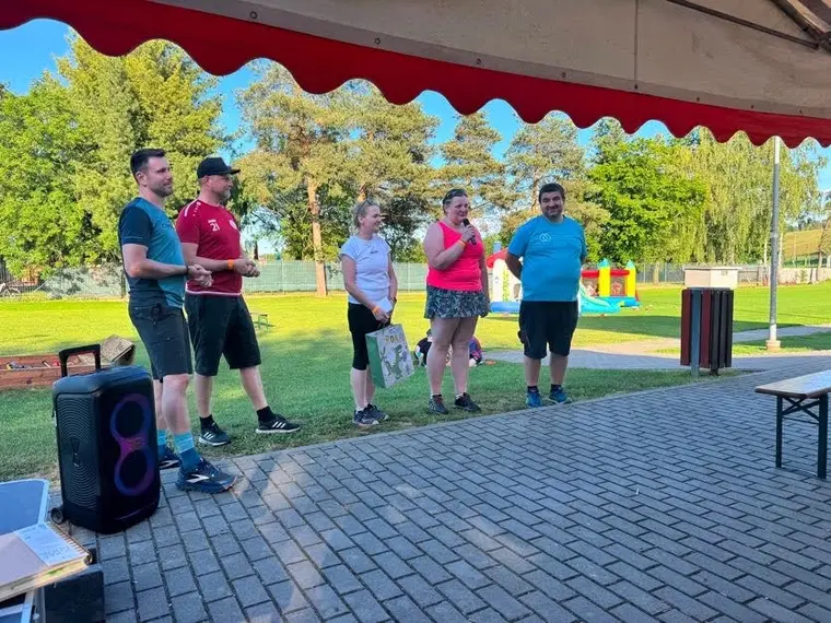 Pod stanem na hřišti